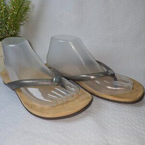 VIONIC MONA METALLIC THONG SANDAL WOMENS SIZE 9 NWOT